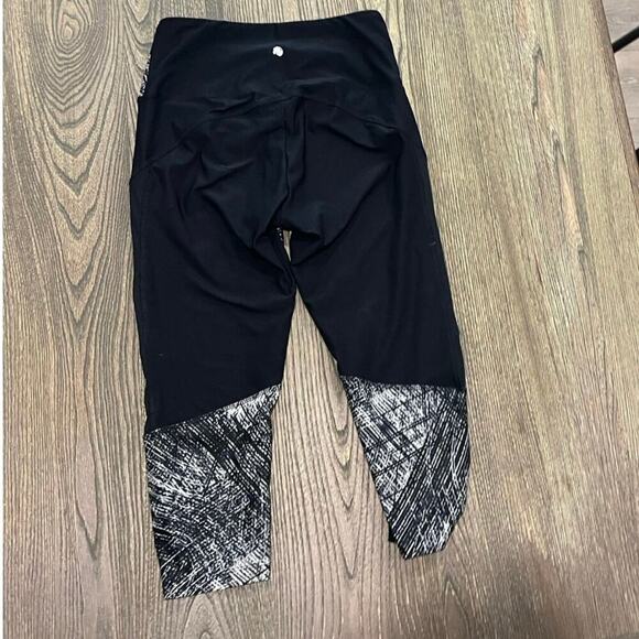 Bally Total Fitness Capri Leggings High-Rise Pull-On Printed Black White Size S - Picture 7 of 8